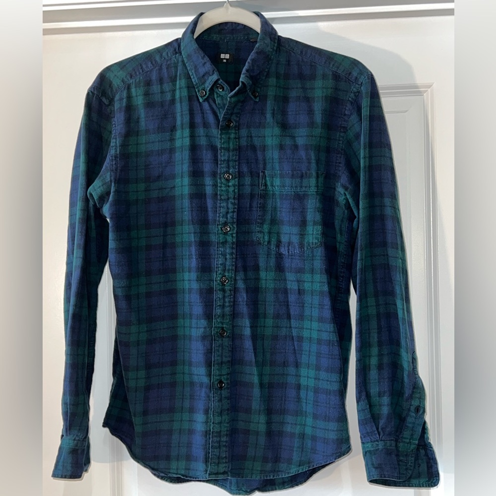 UNIQLO Men’s Button Up Shirt, Like New, Size XS. Great Conditions.